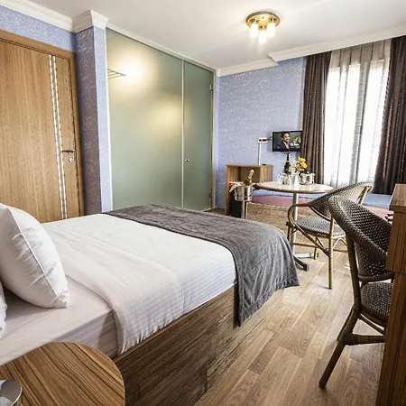 Hotel St 3*